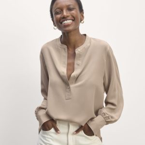 The Henley Shirt in Washable Silk | Burnt Sugar